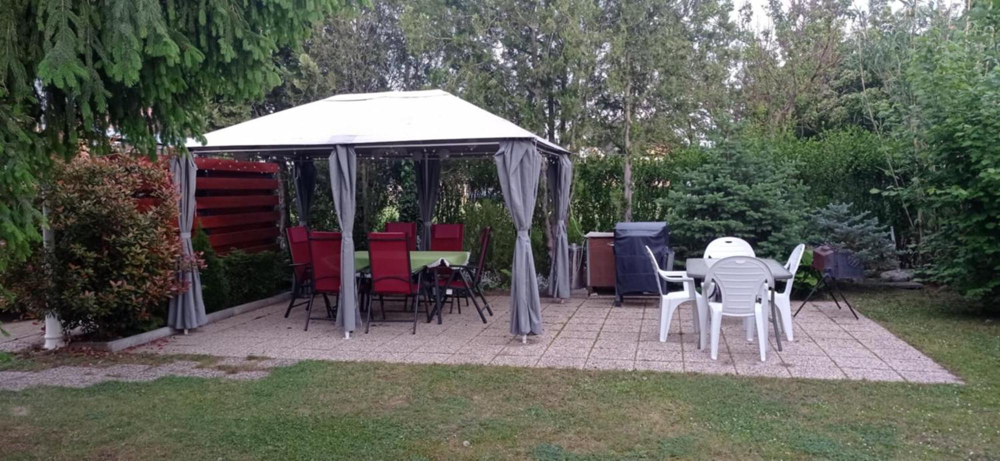 Szenczi Vendeghaz Apartment บุค ภายนอก รูปภาพ